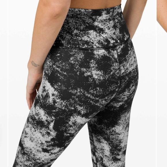 EUC Lululemon Wunder Under High-rise Aerify Jacquard Black Alpine White 25" - Picture 3 of 8